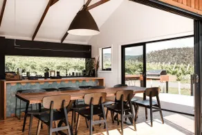 The Picker's Hut - Luxury Farm Stay - Image 4