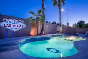 Las Vegas Heated pool, EV Charger, Near AP & Strip - Image 3