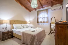 Villa with private pool & garden - Image 4