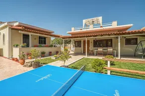 Villa with private pool & garden - Image 3