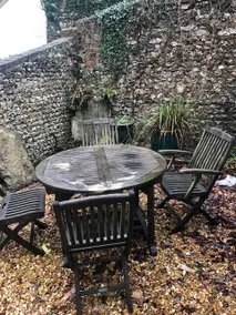 Listed One bedroom thatched cottage with garden - Image 4