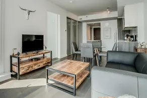 Luxury 2BR Downtown Ottawa | Balcony & Views - Image 2
