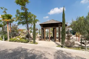 Luxurious Apartment with Exclusive Amenities - Image 3