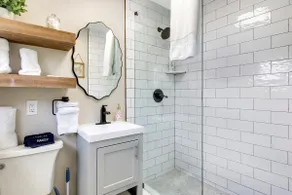 New Studio Apartment w/ Kitchen - A - Image 4