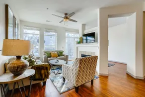 Luxury, 1Bed,2Bath,&Futon, 2min to LightRail,Mall - Image 2