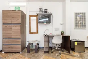 Modern loft with south-facing air conditioning - Image 2