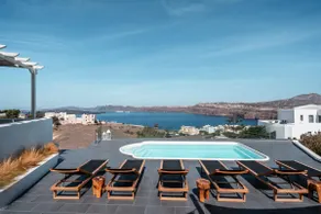 Sea view loft with private hot tub and pool - Image 3