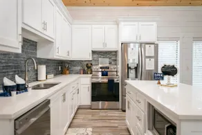 Romantic Diamond Cabin w/ jet shower & huge deck! - Image 5