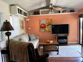 Waterfront Cottage on the Harris chain in Leesburg  - Image 4