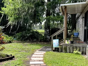 Waterfront Cottage on the Harris chain in Leesburg  - Image 3