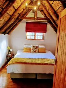 Hogsmead Cottage charming thatch cottage Pinelands - Image 3