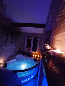 Cottage for 2 with whirlpool bathtub, 20 minutes from the sea - Image 2