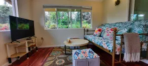 Leilani House - Private Guest Suite ”Cha-Cha Room” - Image 4