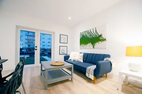 Chic apartment beside canal and near beach - Image 2