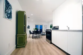 Chic apartment beside canal and near beach - Image 4