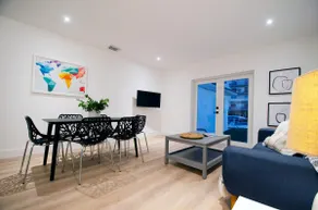 Chic apartment beside canal and near beach - Image 3
