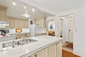 Inviting Waterfront Cottage on Cedar Creek - Image 5
