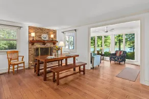 Inviting Waterfront Cottage on Cedar Creek - Image 4