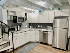 Charming 2-story private Guesthouse - Image 3