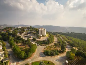 Modern apartment with a green view in Moshav Shoresh - Image 5