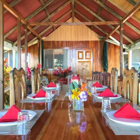 Beautiful House With Panoramic View of the bay and Gardens - Image 5