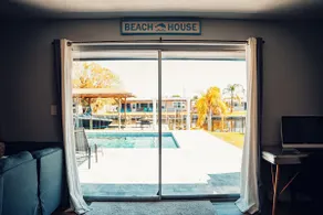 Beach House and Dining - Image 4