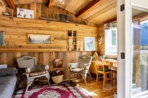 Fraser River Waterfront Cottage in Hope BC - Image 2