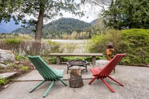 Fraser River Waterfront Cottage in Hope BC - Image 3