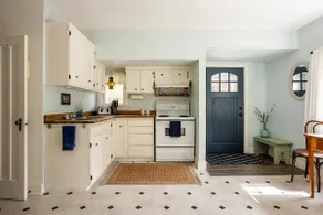 Fraser River Waterfront Cottage in Hope BC - Image 5