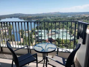 Luxurious Apt with Serene Lake Views - Image 5