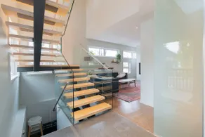 CENTRAL, INFILL, BRIGHT High-End Living w/ 4 beds - Image 3