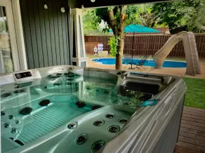 Pool/HotTub, Firepit Mile to Slaughter Pen & town - Image 4