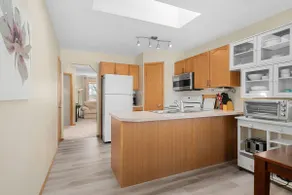 Adorable 3 bed/2 bath guest house with patio/yard - Image 4