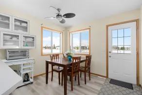 Adorable 3 bed/2 bath guest house with patio/yard - Image 5