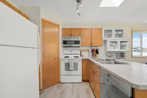 Adorable 3 bed/2 bath guest house with patio/yard - Image 3