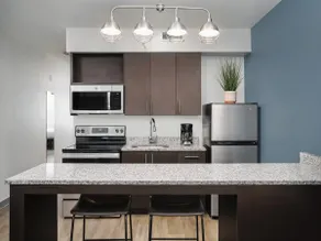 Spacious Suite with 2 Queen beds & Full Kitchen - Image 2