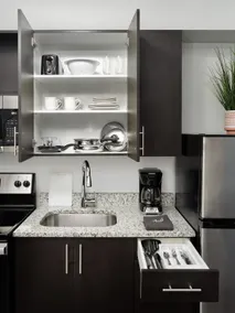 Spacious Suite with 2 Queen beds & Full Kitchen - Image 3