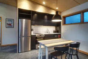Peaceful Tree-Lined Cottage Retreat in the City - Image 3