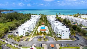 Newly Renovated Luxurious Beachfront Condo - Image 2