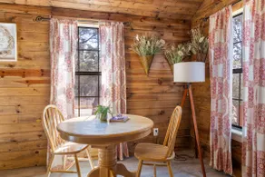 HIll Country Cabin ❤️ Private Hot Tub 〰️Hiking Trails - Image 5