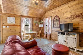 HIll Country Cabin ❤️ Private Hot Tub 〰️Hiking Trails - Image 3