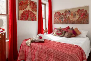 Full 2-Floor Apt in Chgo, 9 Bed + Private Parking - Image 2