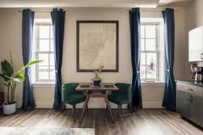 Thompson 202 · Beautiful  Luxury Loft -  Heart of Depot Town - Image 4