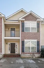 Modern Town Home on Quiet Block - Image 2