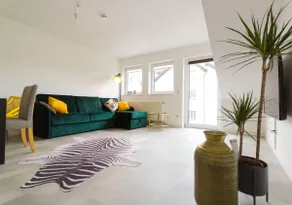 2br bright & modern,balcony,Netflix,WiFI,hiking - Image 2