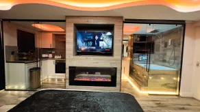 Suite 20 Hot Tub Designer Apartment - Image 2
