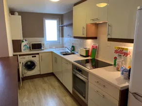 Bright and Modern West End Apartment with free parking - Image 5