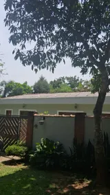 Gated community house with pool and court - Image 4