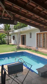 Gated community house with pool and court - Image 2