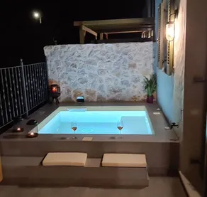 Deluxe Villa-Private Outdoor Tub & Panoramic View - Image 4